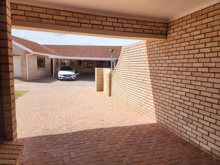 2 Bedroom Property for Sale in Summerstrand Eastern Cape